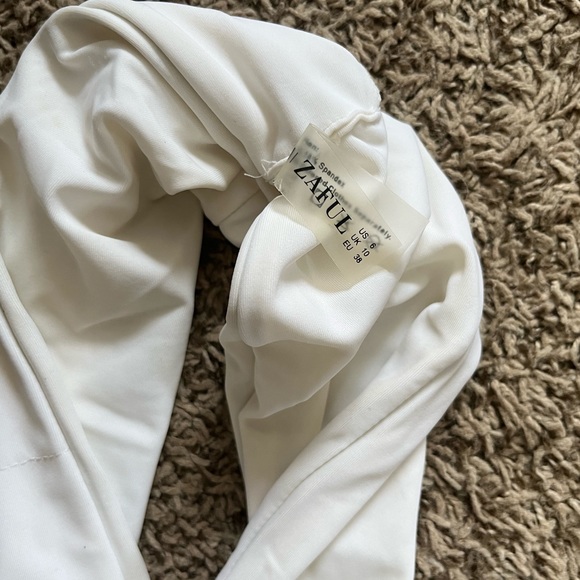 Bikini - Picture 2 of 4